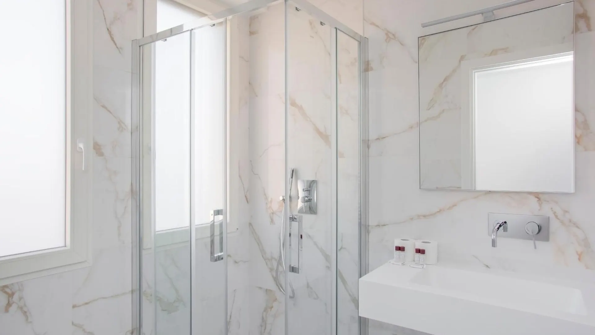 Fontana18 - Duomo Suites View Milan Italy